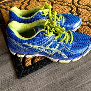 Women’s ASICS GT-2000 running shoes sz 7.5